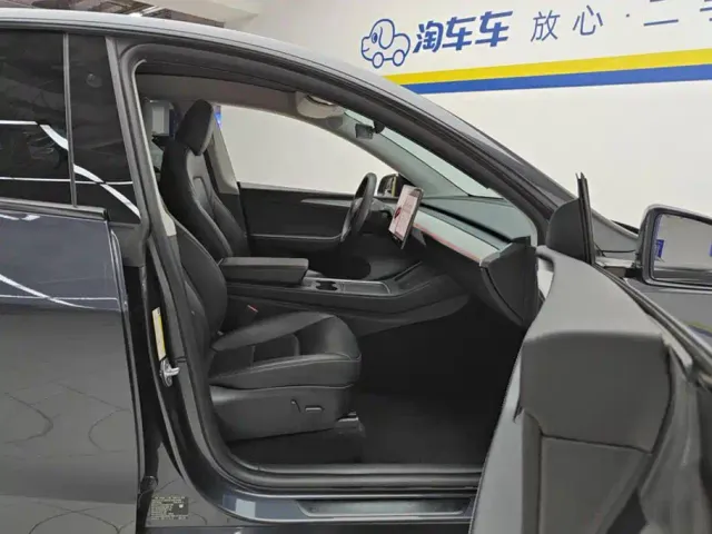 Tesla Model Y — Фото автомобиля 8