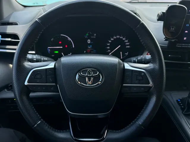Toyota Sienna — Фото автомобиля 7