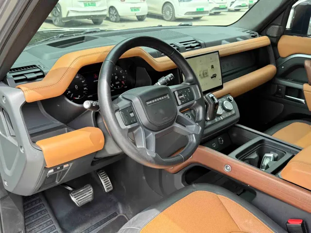 Land Rover Defender — Фото автомобиля 4
