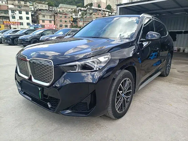 Фотография автомобиля — BMW iX1