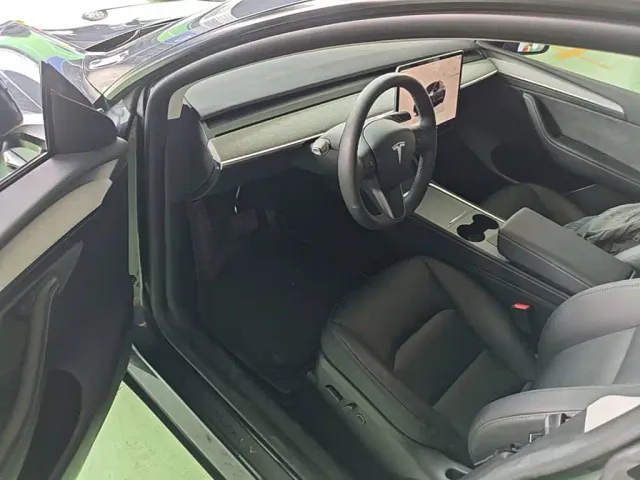 Tesla Model Y — Фото автомобиля 15