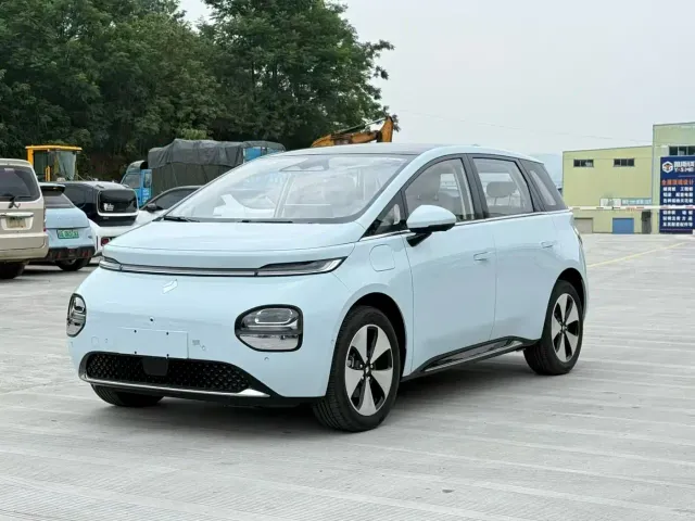 Фотография автомобиля — Baojun Cloud