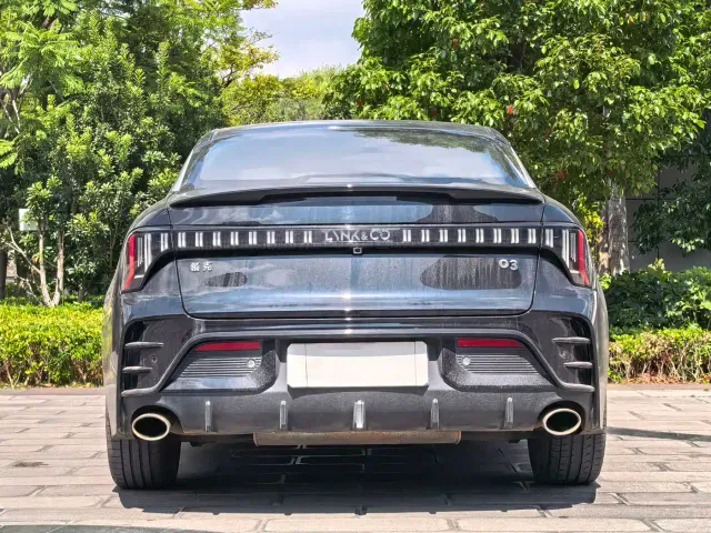 Lynk & Co 03 — Фото автомобиля 8