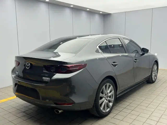 Mazda Axela — Фото автомобиля 6