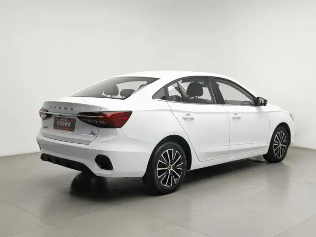 Roewe i5 — Фото автомобиля 2