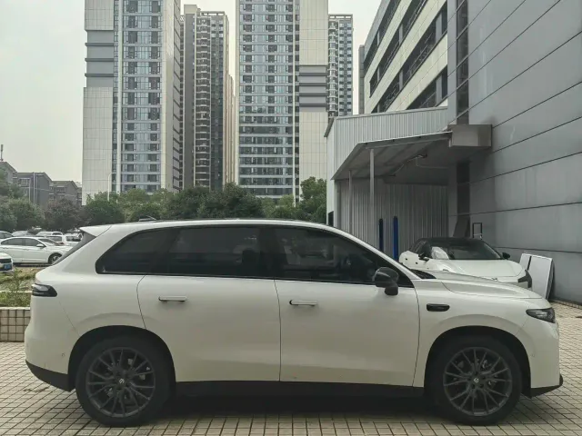 Leapmotor C10 — Фото автомобиля 6