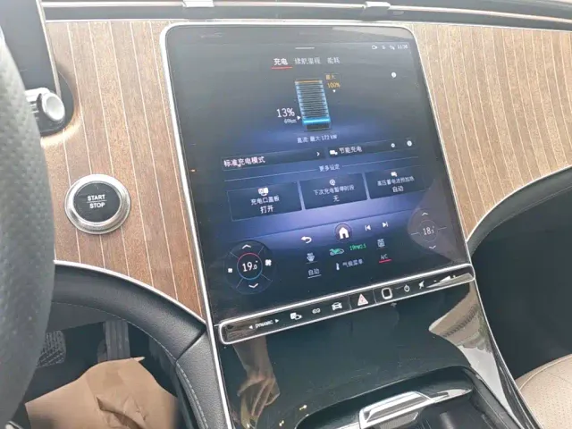 Mercedes-Benz EQE SUV — Фото автомобиля 12