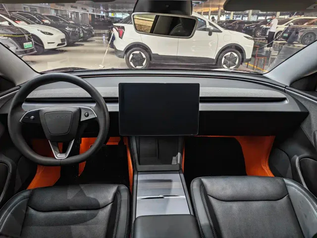 Tesla Model 3 — Фото автомобиля 9