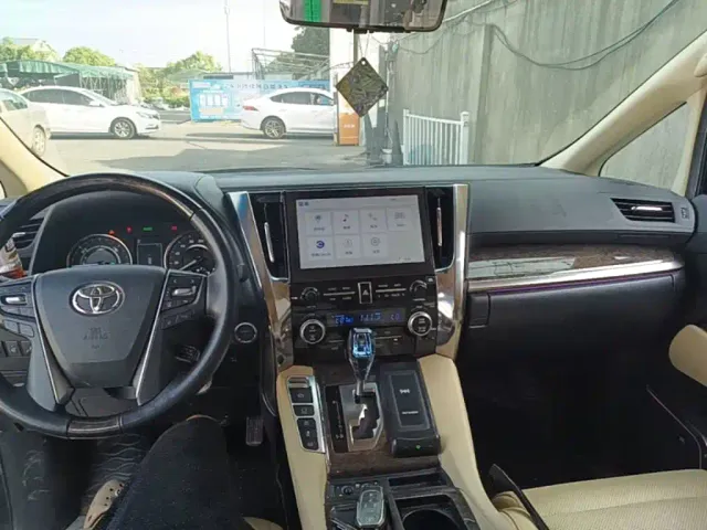 Toyota Vellfire — Фото автомобиля 5