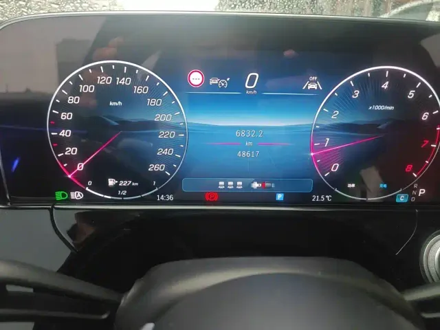 Mercedes-Benz E-Class — Фото автомобиля 4