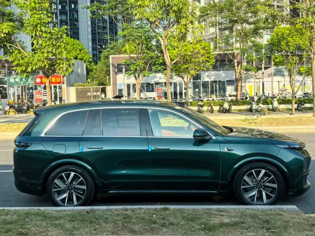 Li Auto L8 — Фото автомобиля 29