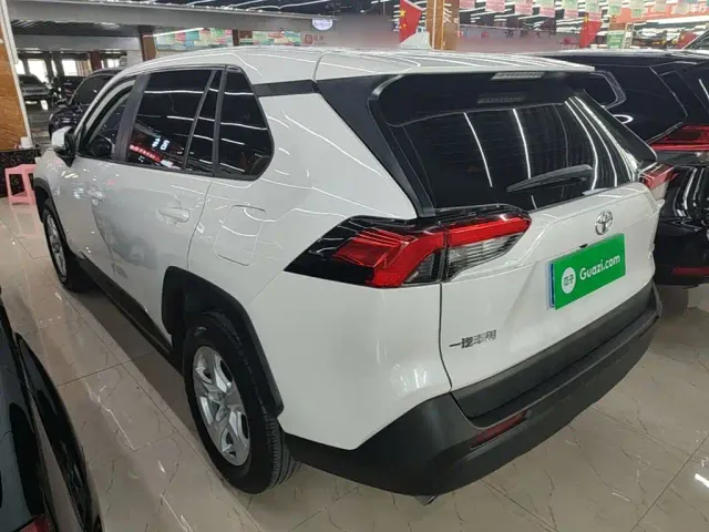 Toyota RAV4 — Фото автомобиля 4