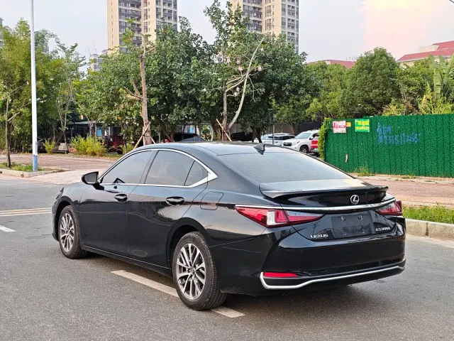 Lexus ES — Фото автомобиля 3