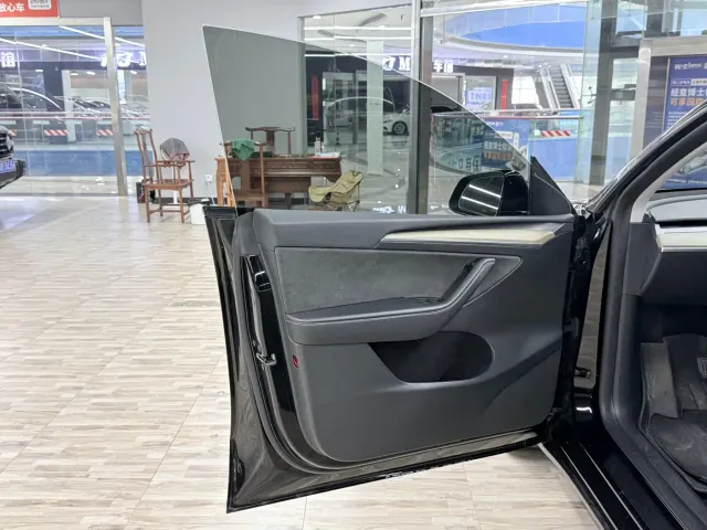 Tesla Model Y — Фото автомобиля 5