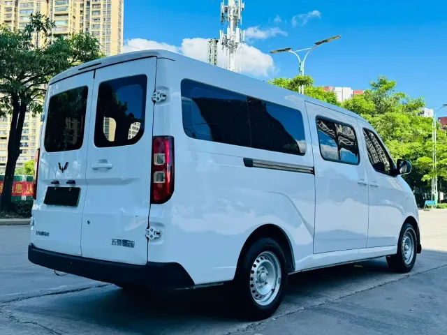 Wuling Yangguang — Фото автомобиля 4
