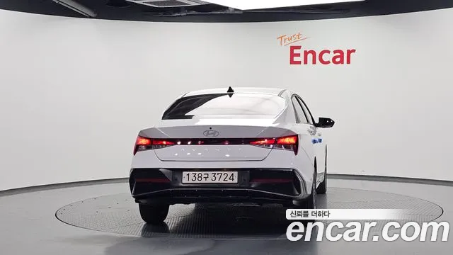Hyundai Avante CN7 — Фото автомобиля 4