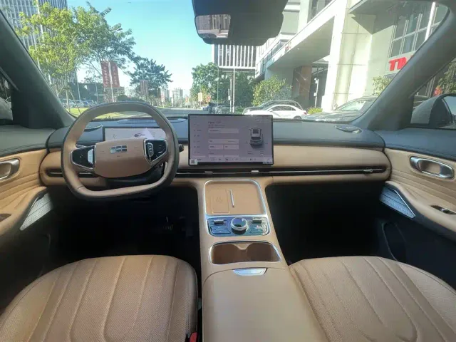 Geely Galaxy Starship 7 EM-i — Фото автомобиля 5