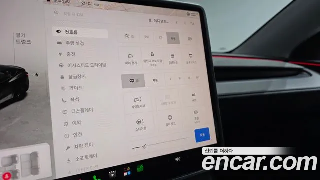 Tesla Model Y — Фото автомобиля 28