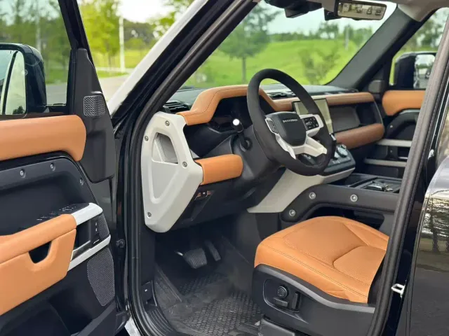 Land Rover Defender — Фото автомобиля 13