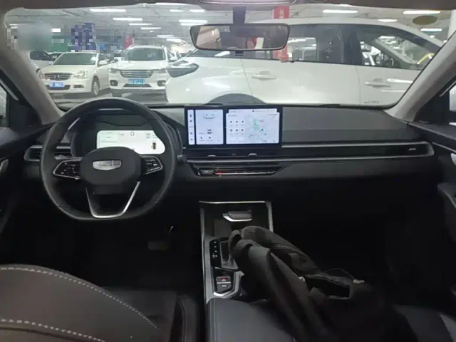 Geely Emgrand — Фото автомобиля 9