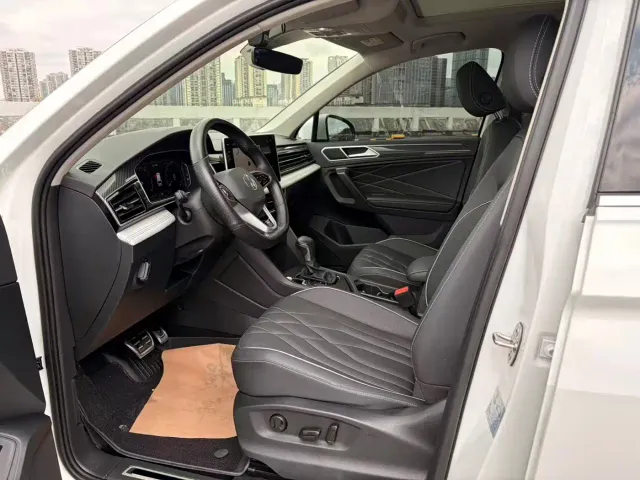 Volkswagen Tiguan L — Фото автомобиля 8