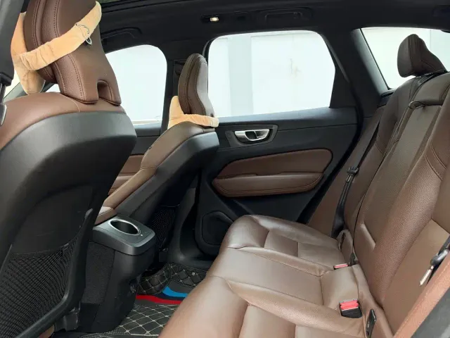 Volvo XC60 — Фото автомобиля 9