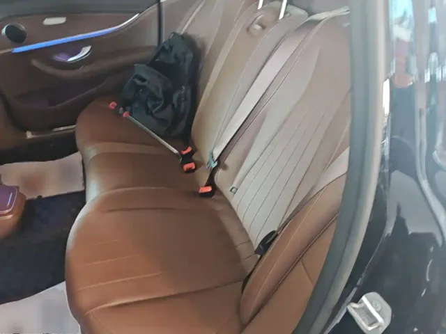 Mercedes-Benz E-Class — Фото автомобиля 16