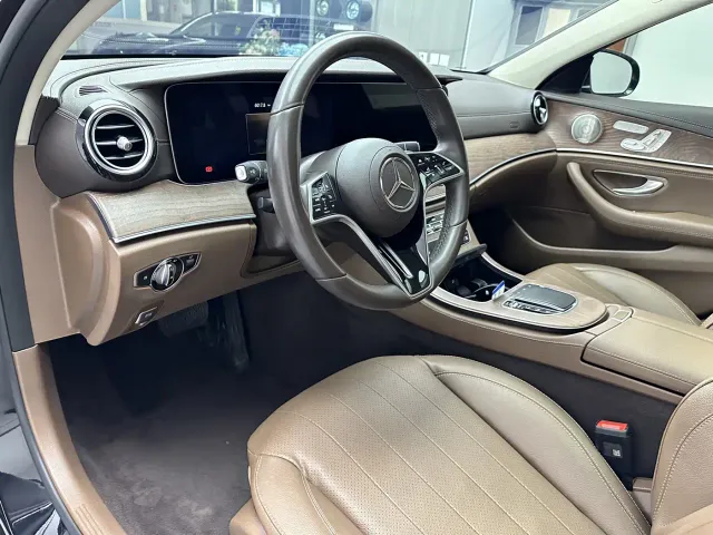 Mercedes-Benz E-Class — Фото автомобиля 12