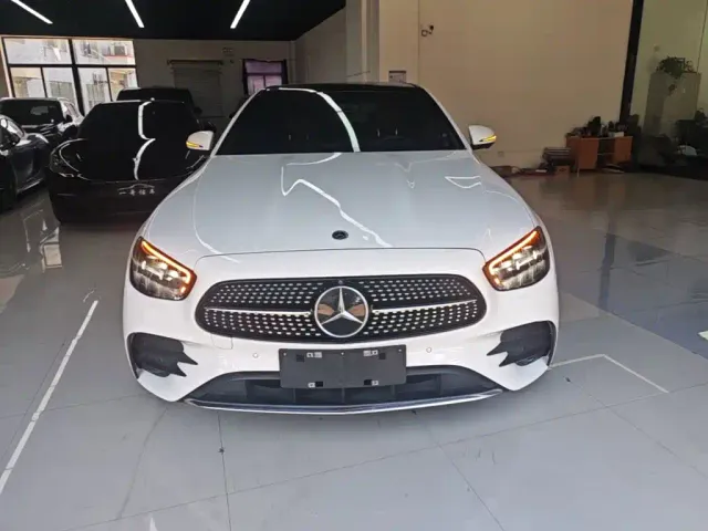 Mercedes-Benz E-Class — Фото автомобиля 2