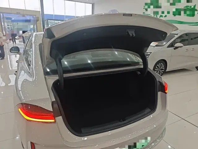 Roewe M7 DMH — Фото автомобиля 18
