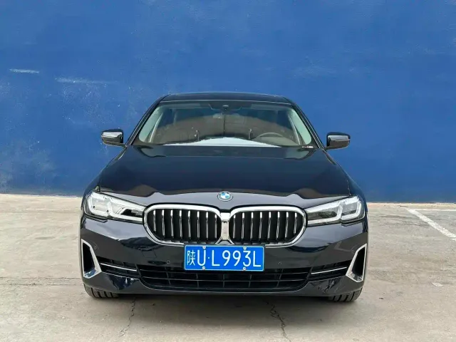 BMW 5 Series — Фото автомобиля 2