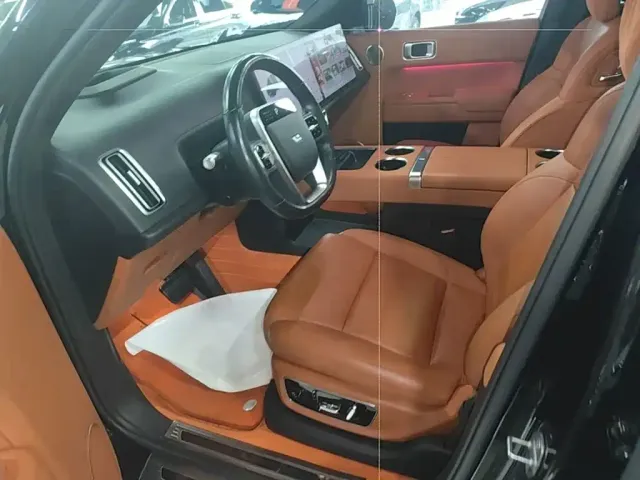 Li Auto L8 — Фото автомобиля 14