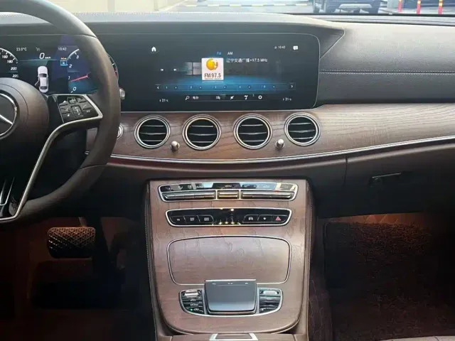 Mercedes-Benz E-Class — Фото автомобиля 12
