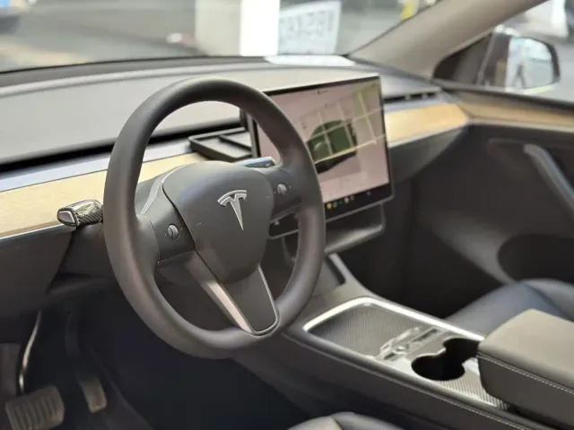 Tesla Model Y — Фото автомобиля 16
