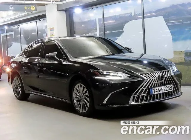 Фотография автомобиля — Lexus ES 7th Gen