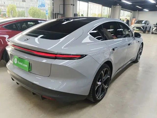 Nio ET5 — Фото автомобиля 6