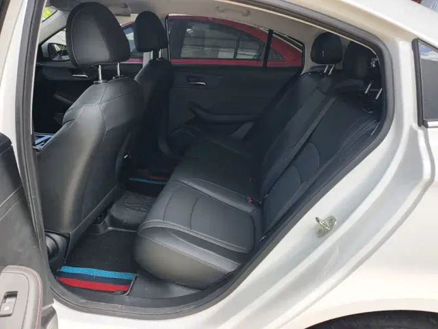 Roewe i5 — Фото автомобиля 16