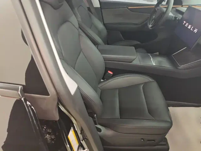 Tesla Model Y — Фото автомобиля 24