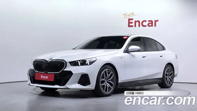 Фотография автомобиля — BMW i5 G60