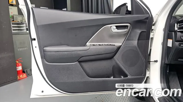 Kia Niro Niro Plus Air — Фото автомобиля 24