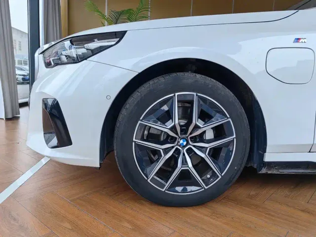 BMW i5 — Фото автомобиля 16
