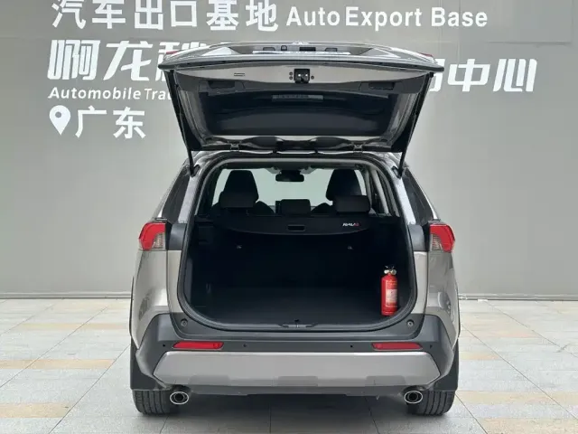 Toyota RAV4 — Фото автомобиля 13