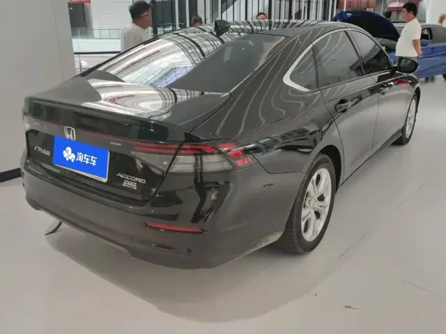 Honda Accord — Фото автомобиля 3