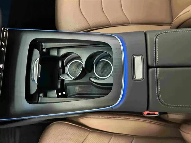 Mercedes-Benz E-Class — Фото автомобиля 11