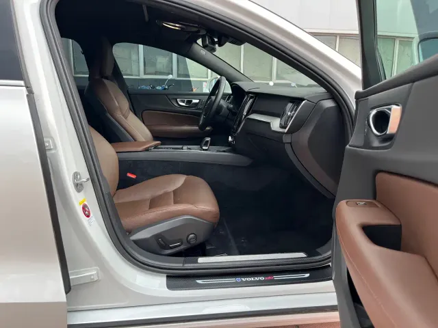 Volvo S60 — Фото автомобиля 23