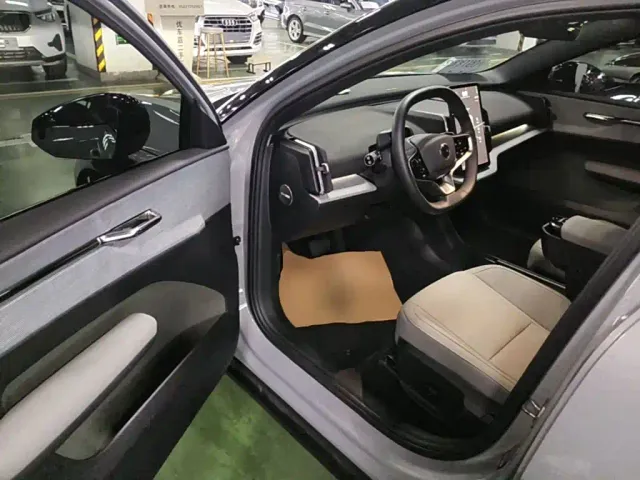 Volvo EX30 — Фото автомобиля 15