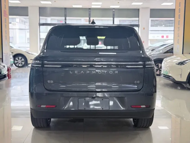 Leapmotor C10 — Фото автомобиля 5