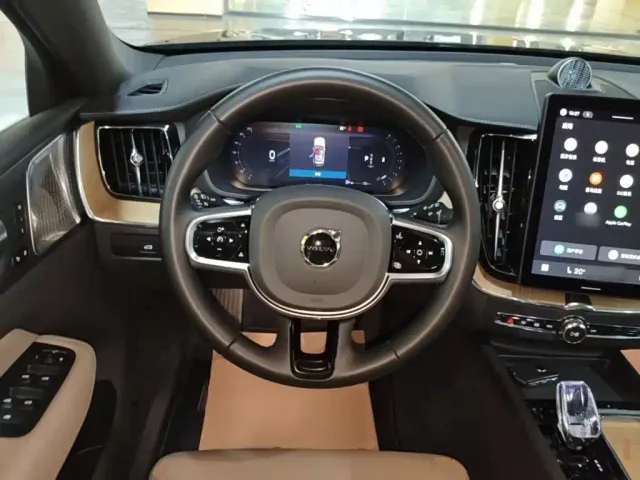 Volvo XC60 — Фото автомобиля 10