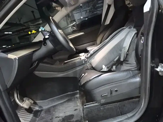 Tesla Model Y — Фото автомобиля 11