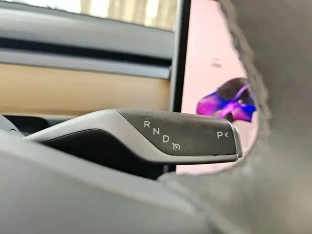 Tesla Model Y — Фото автомобиля 13